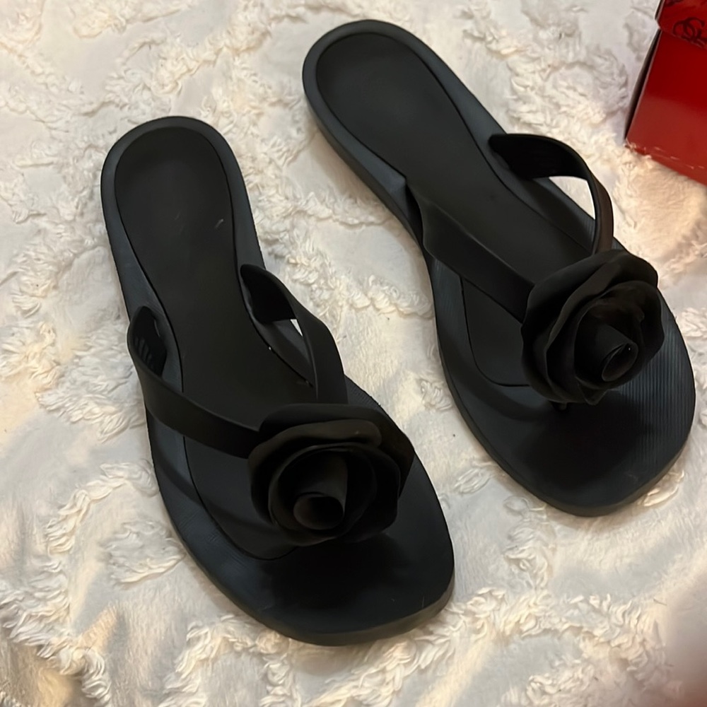 Guess sandals 💗